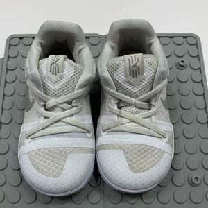 Nike Kyrie Azurie Elizabeth